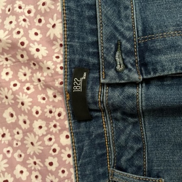 NWOT 1822 Denim Cuffed Skinny Jean! - Picture 3 of 5